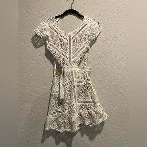 Amazing Lace backless lace dress